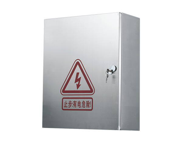 JXF系列掛墻式控制箱是一種根據(jù)元件型號(hào)、規(guī)格、數(shù)量設(shè)計(jì)組裝成各種控制功能的不銹鋼配電箱，由于箱體的尺寸大小可以任意選擇，使結(jié)構(gòu)緊密到相當(dāng)完善的組合。掛墻式安裝…